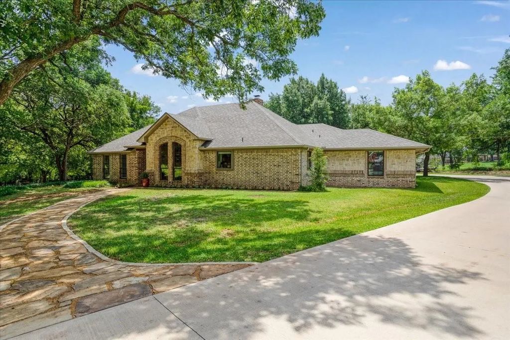 162 Shady Oaks Circle, Sherman