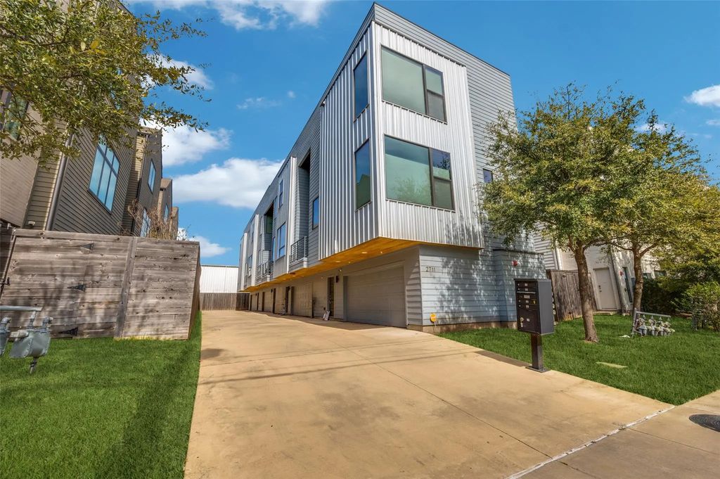 2711 Kimsey Drive 103, Dallas