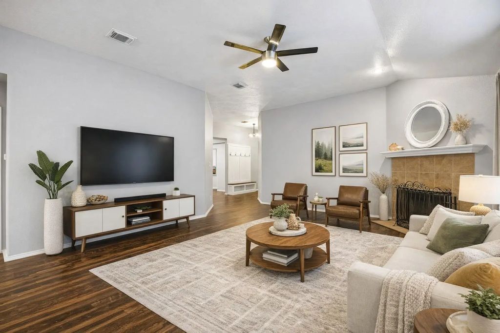 1810 Walnut Way, Anna