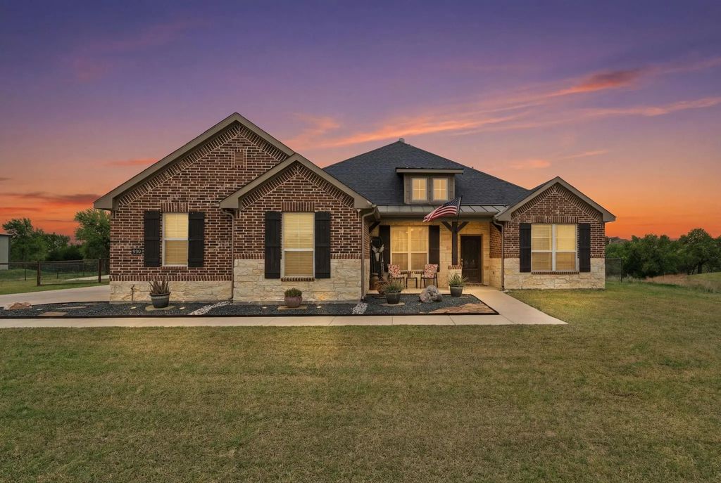 1052 Winecup Lane, Weatherford