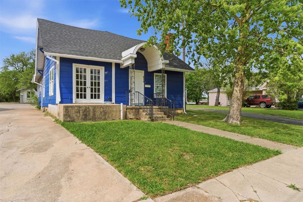 814 N Walnut Street, Sherman