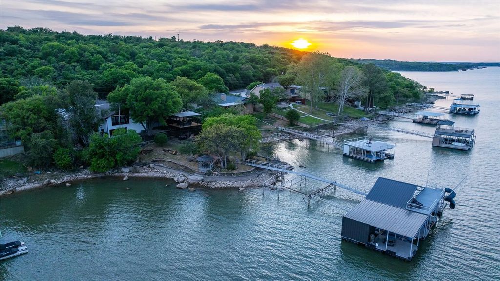 440 Lakeside Drive, Brownwood