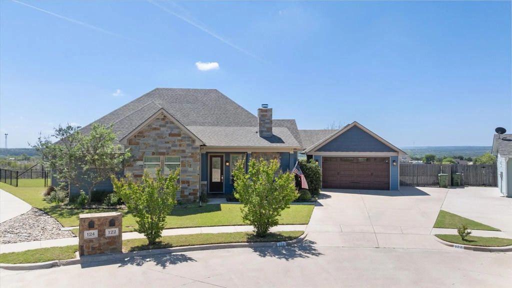 122 King Arthur Court, Glen Rose