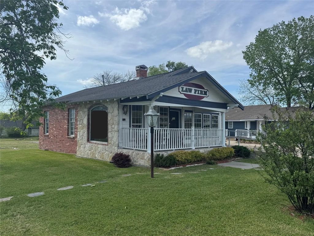 103 N Houston Street, Royse City