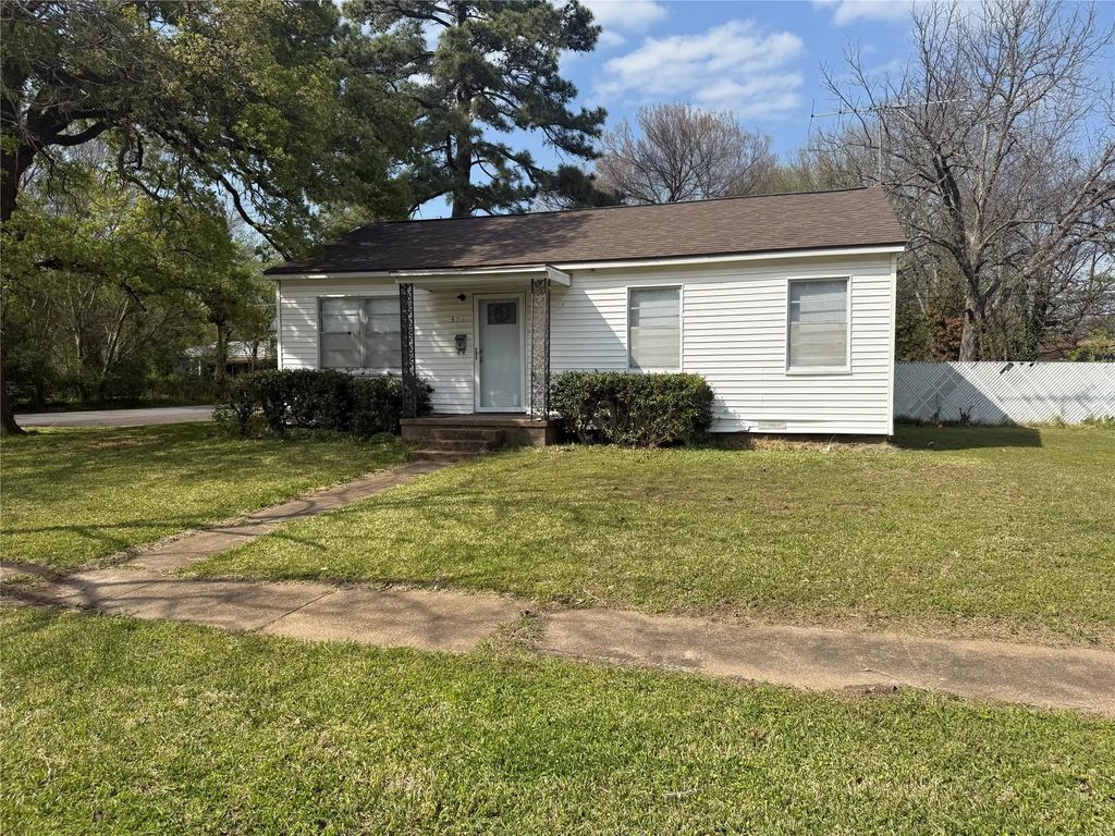 301 Boyd Loop, Bonham