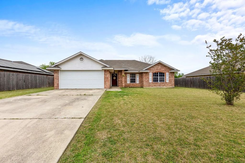 113 Bobcat Drive, Lacy Lakeview