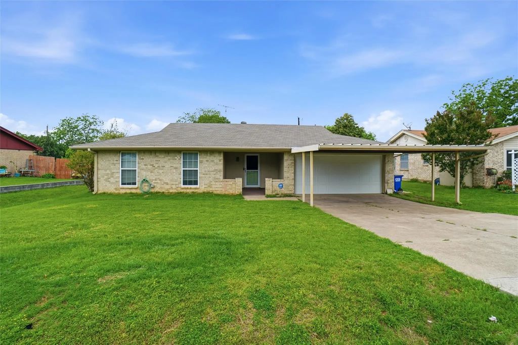148 Lilac Lane, Azle