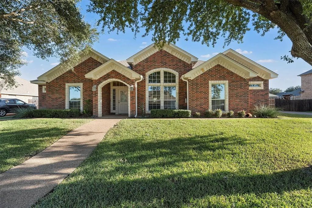 724 Wind Hill, Hewitt