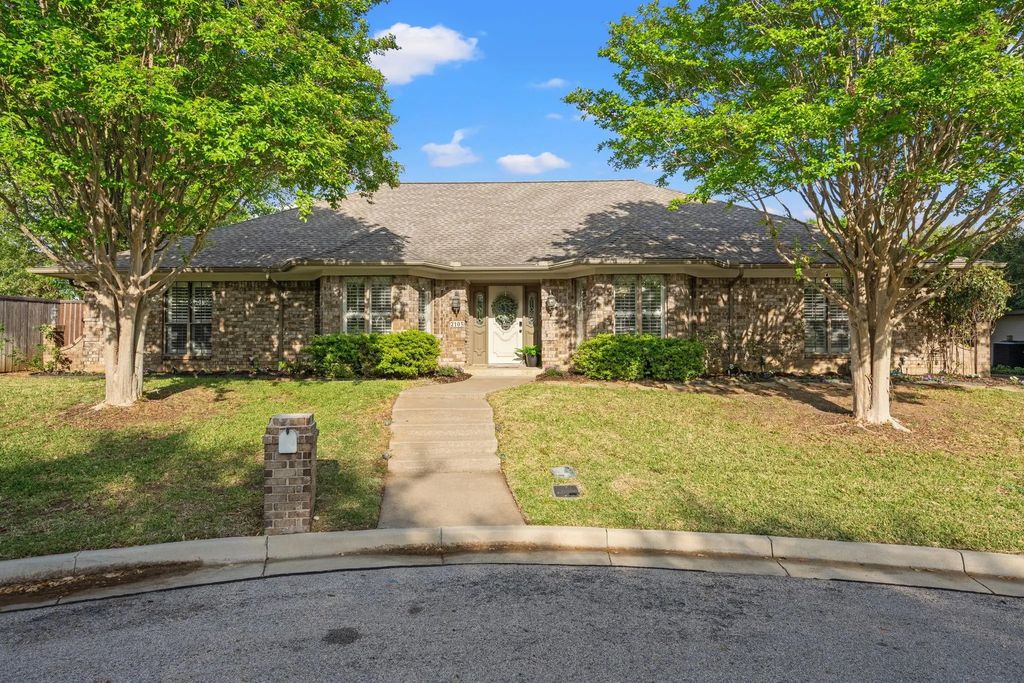 2103 Lake Country Drive, Arlington