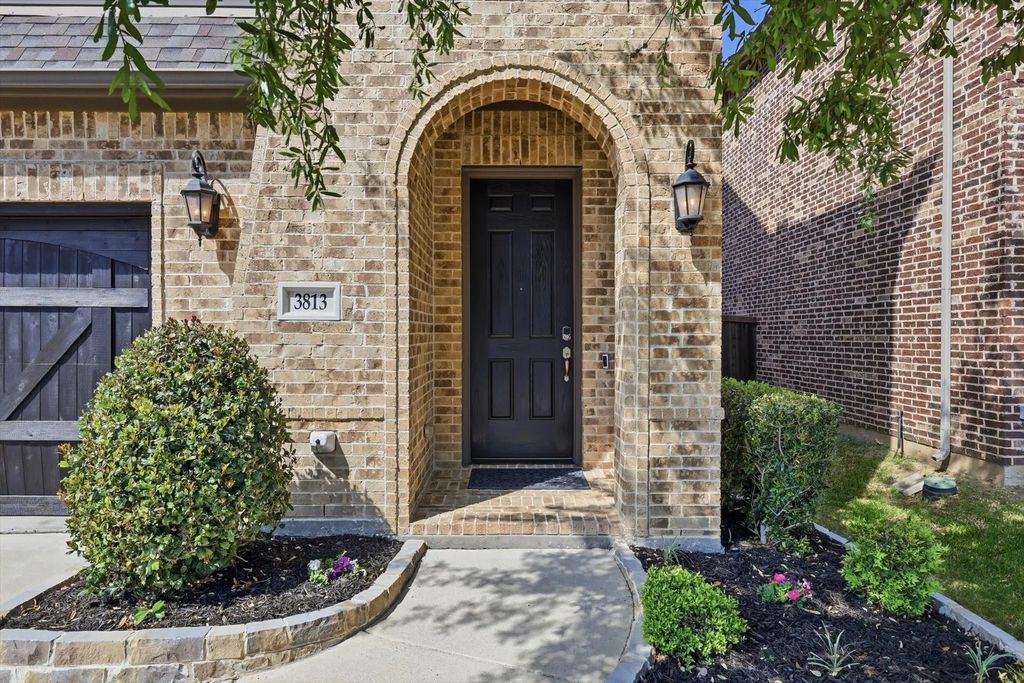 3813 Bentley Drive, Bedford
