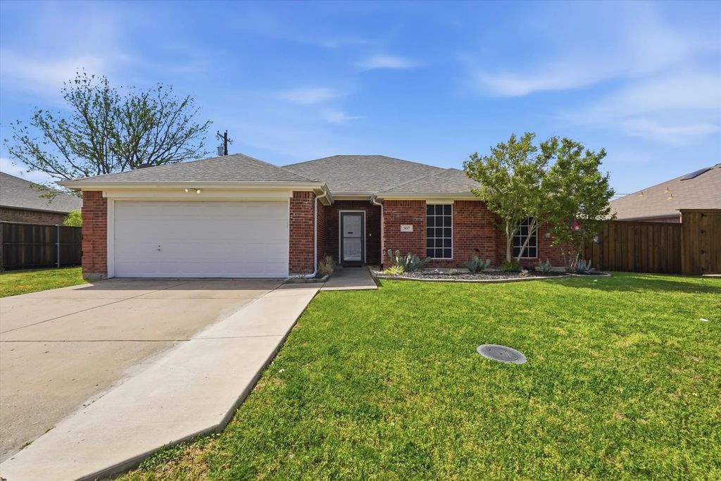 507 Clairmont Street, Farmersville