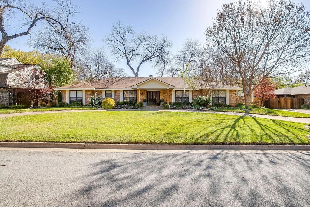 1205 Shady Creek Drive, Euless