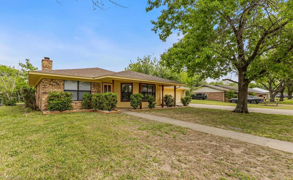 212 W Mcafee Street, Mabank