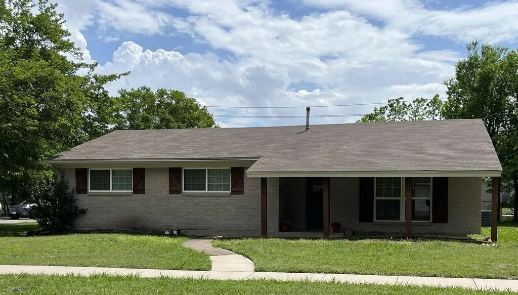 501 Sparks Street, Grand Prairie