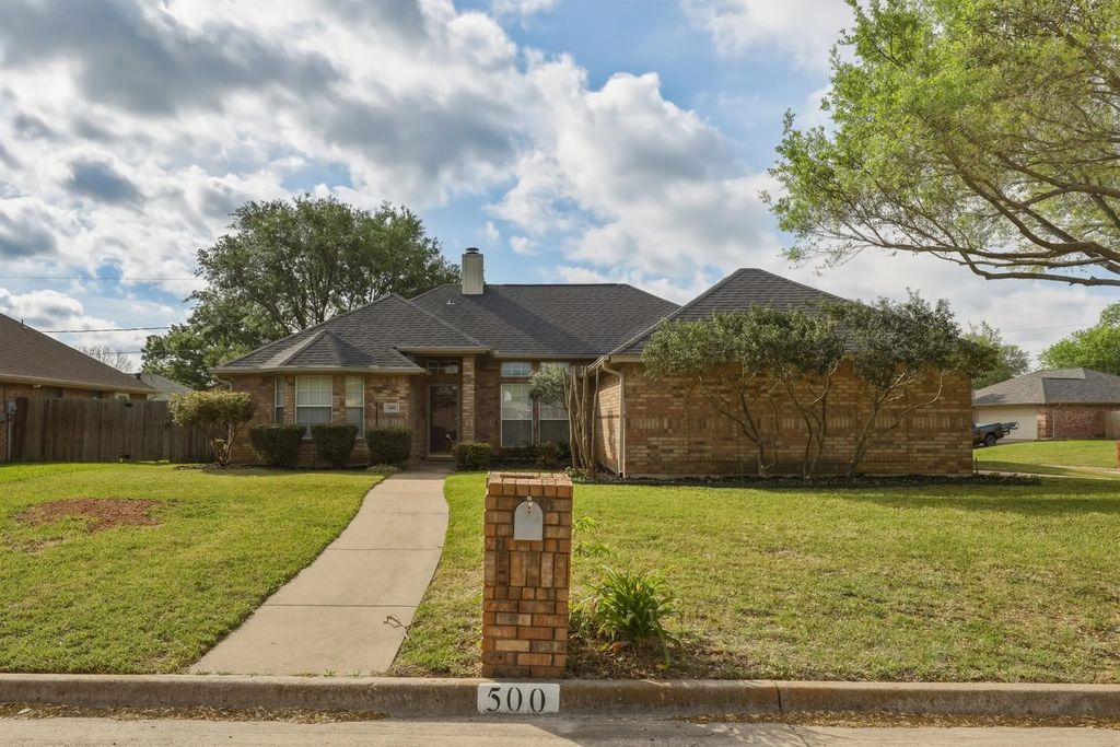 500 Bluebonnet Drive, Burleson