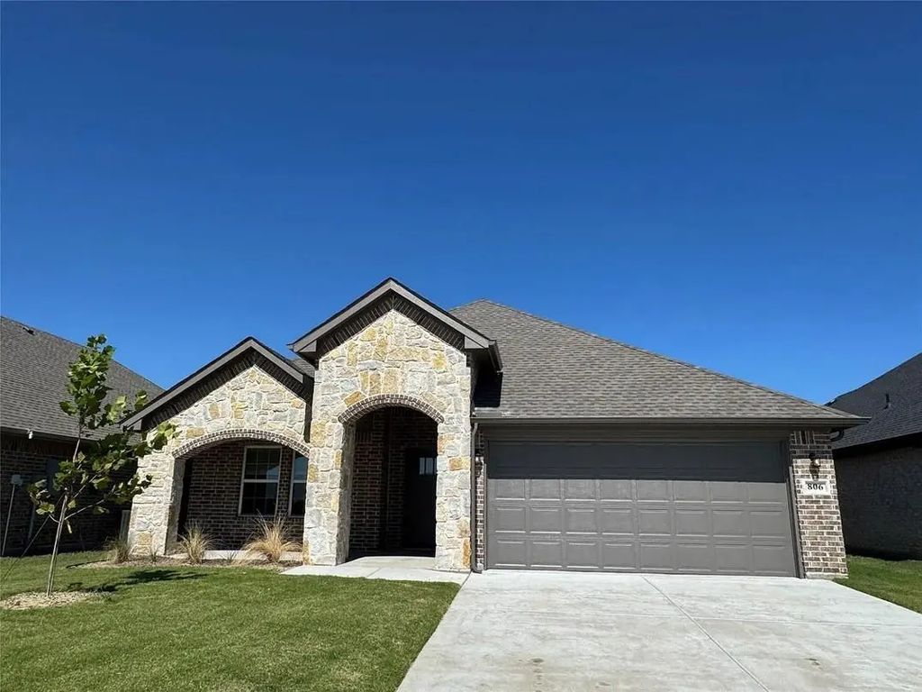 806 Greyson Lane, Greenville
