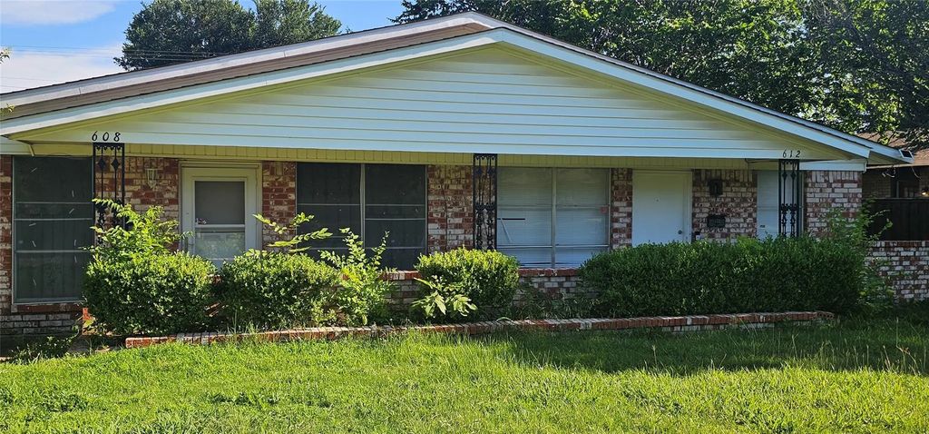 608 Arbor Lane, Lancaster