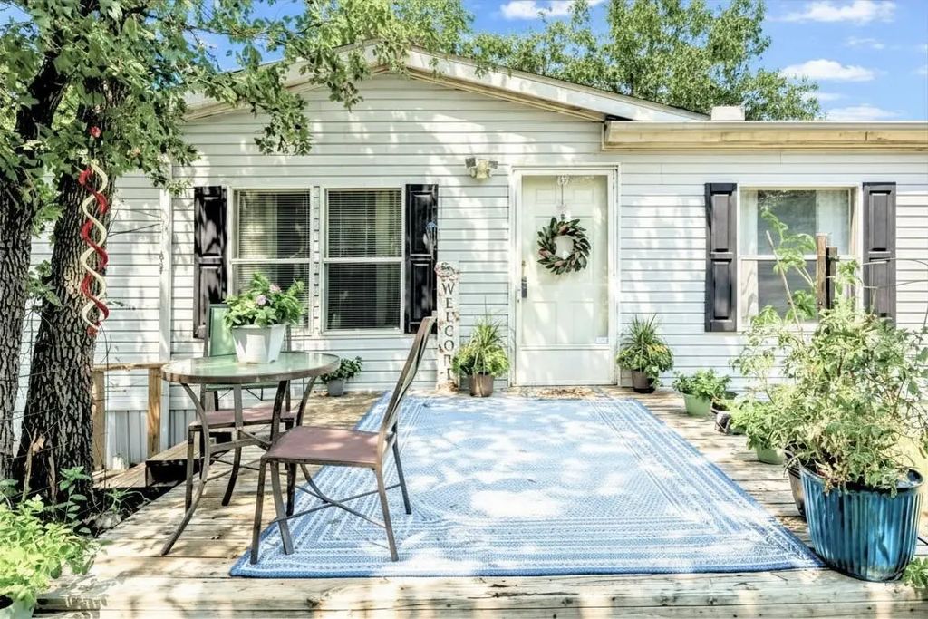 402 Silver Acres Road, Azle