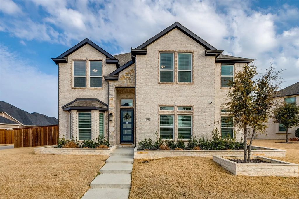 1352 Peregrine Trail, Frisco