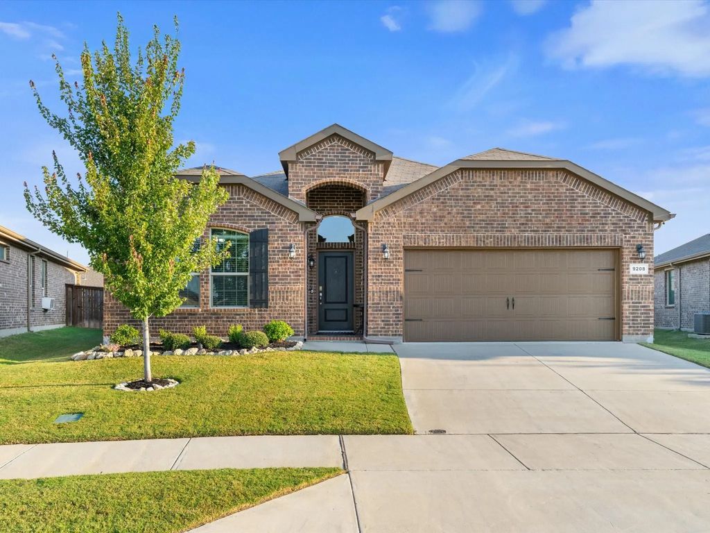9208 Lace Cactus Drive, Fort Worth