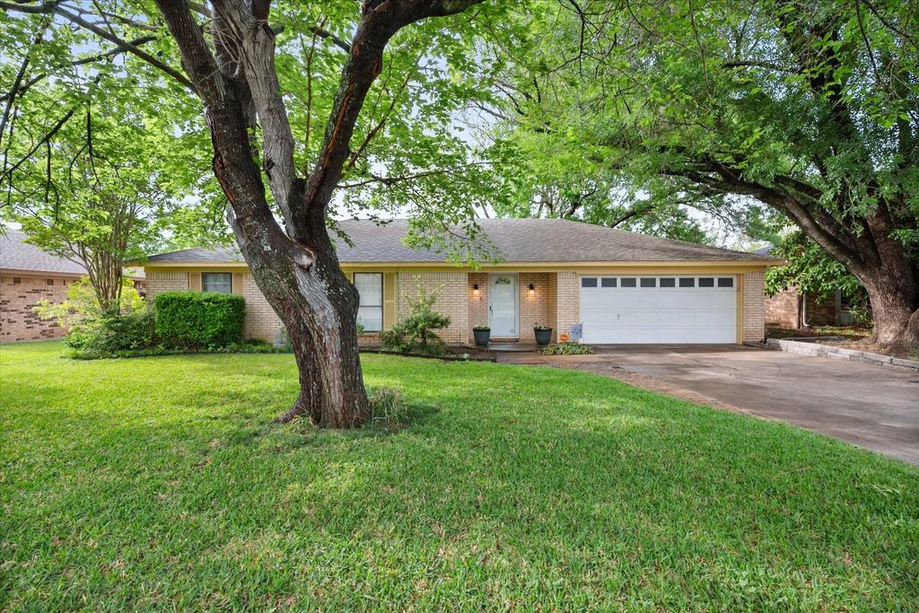 1520 Timbercreek Road, Benbrook