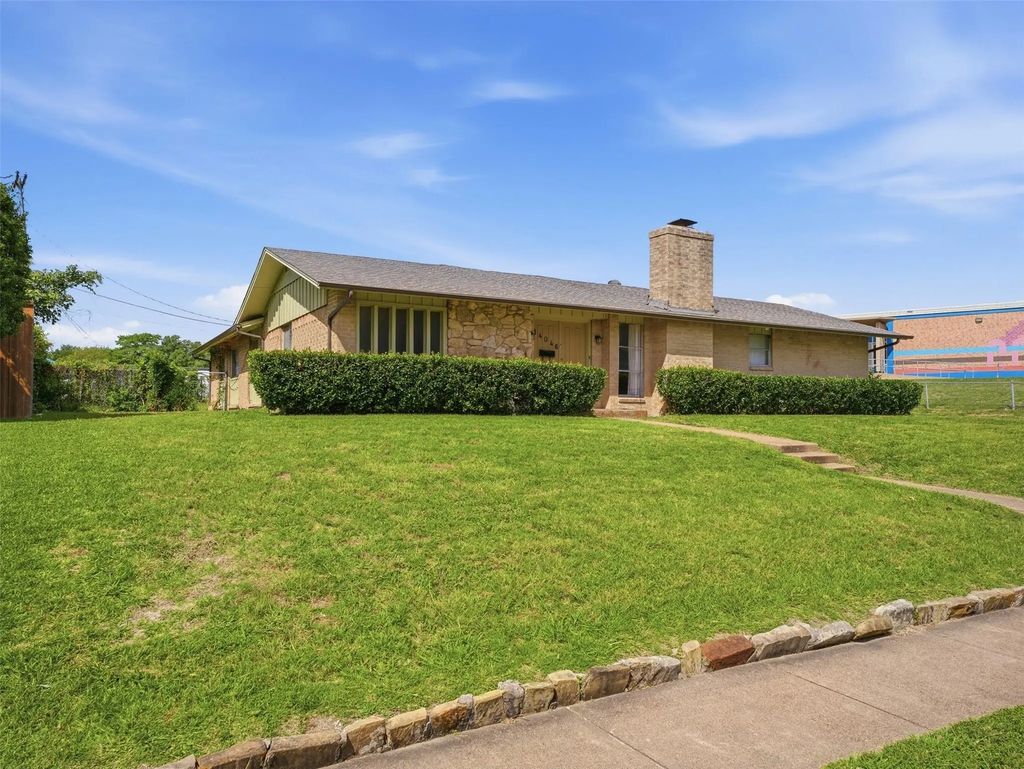 14046 Rolling Hills Lane, Dallas