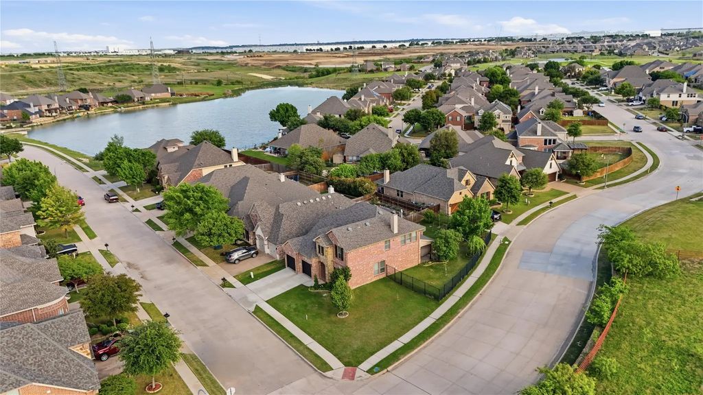 4500 Lakeside Hollow Street, Fort Worth