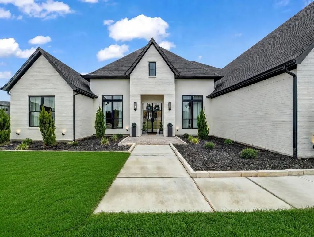 2000 Meadow Bend Court, Aledo