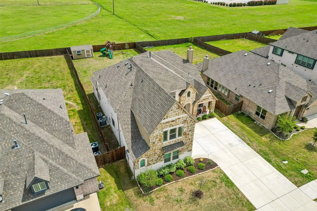 213 Lakewood Lane, Ponder