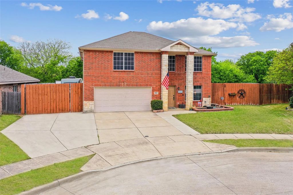 9041 Graywolf Ridge Trail, Fort Worth