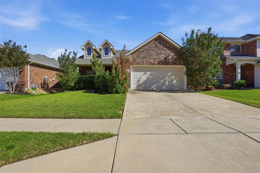 2421 Priscella Drive, Fort Worth