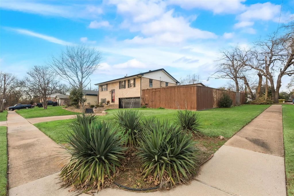 129 Senter Valley Road, Irving