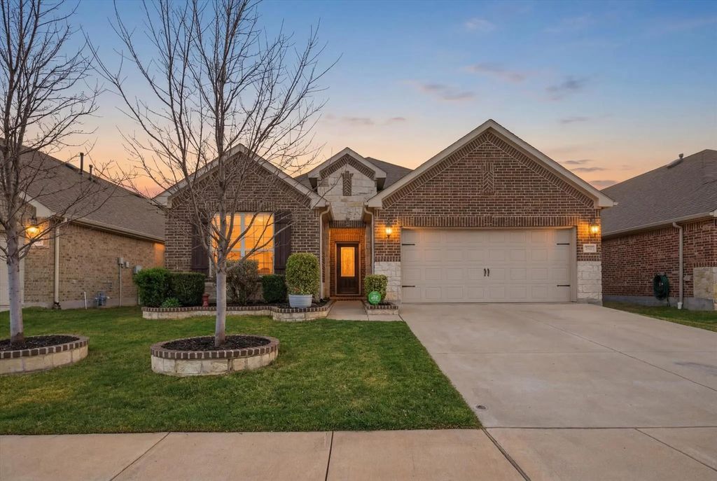 824 Pinnacle Ridge Road, Fort Worth