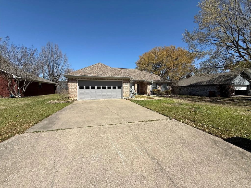 809 Martin Street, Bonham