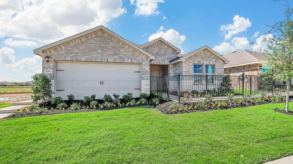 557 Marsh Street, Cleburne