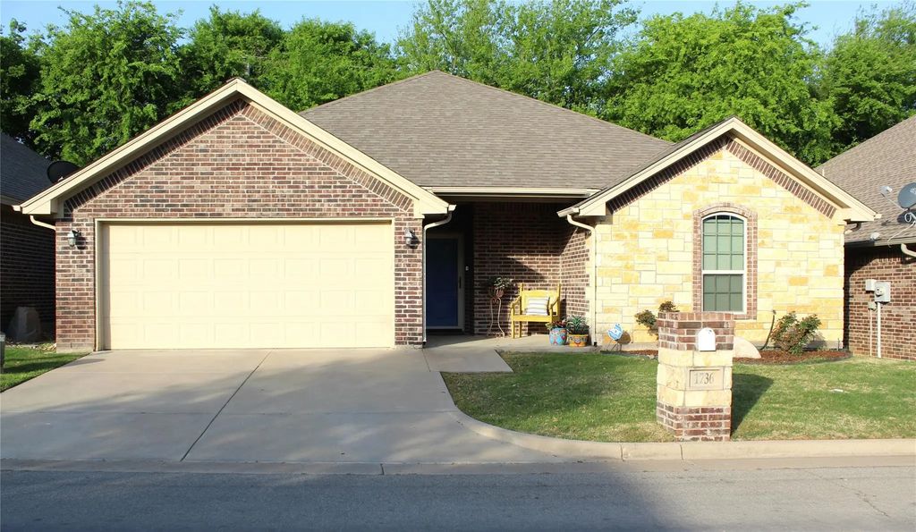 1736 Sully Court, Stephenville
