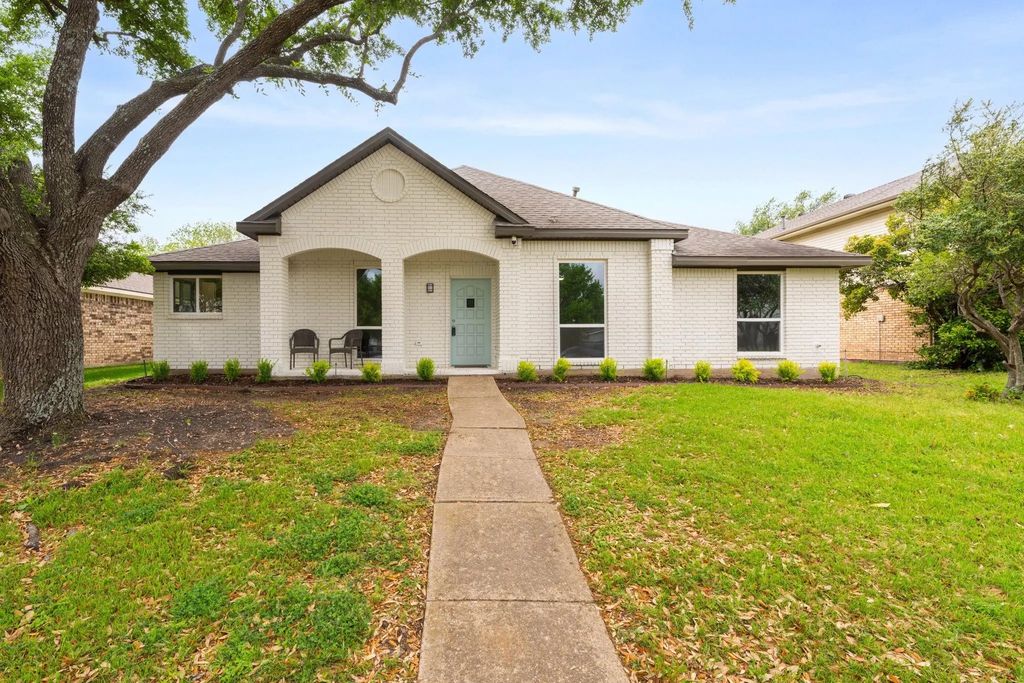 813 Creek Valley Road, Mesquite