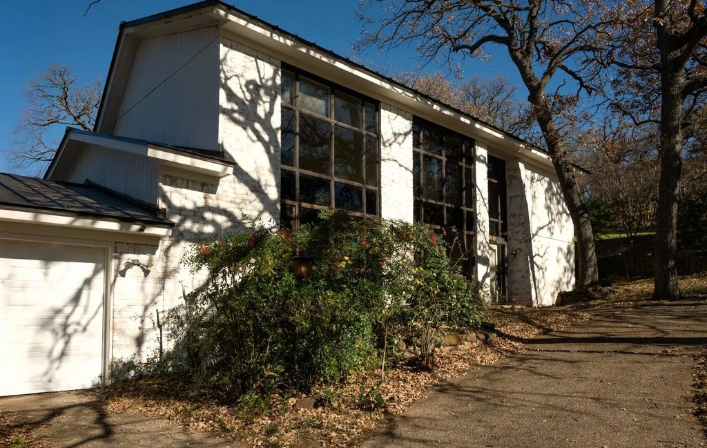 2001 Park Hill Drive, Arlington