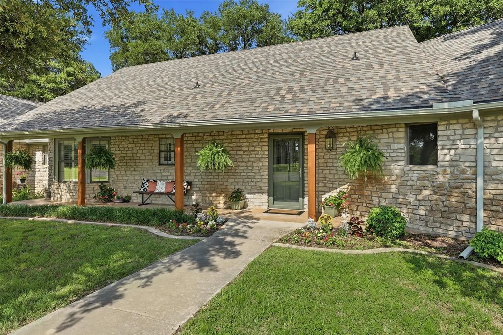 1904 Oak Ridge Trail, Bridgeport