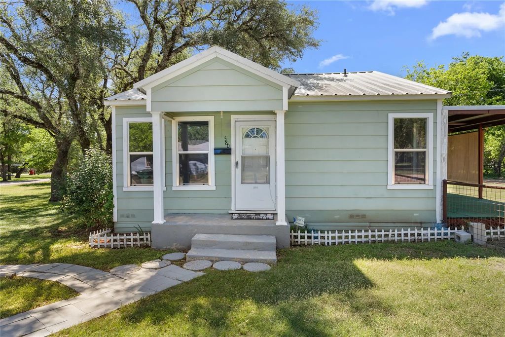 580 County Road 1743, Clifton