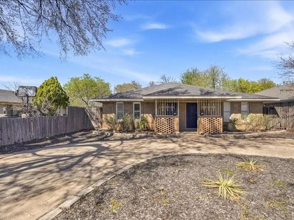 2531 W 12th Street, Dallas
