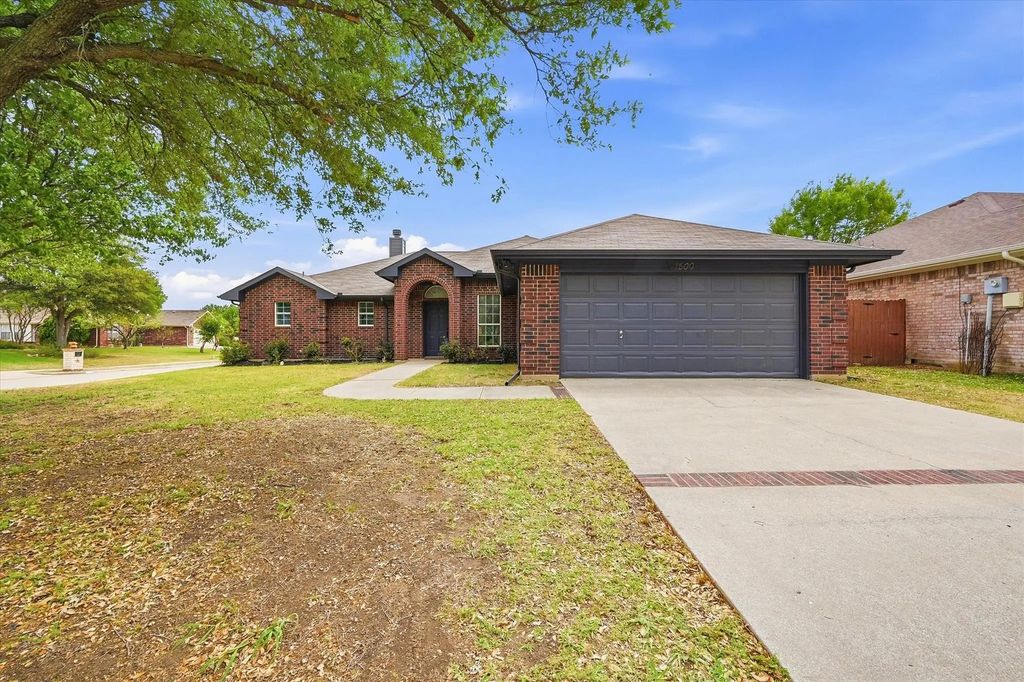 1500 La Mirada, Denton