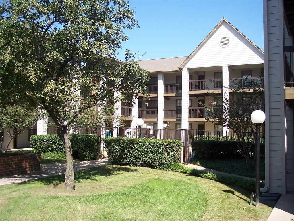 218 N Texas Boulevard 303, Denton