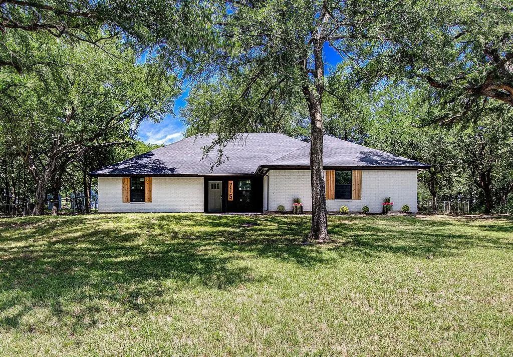 715 Pheasant Run, Burleson