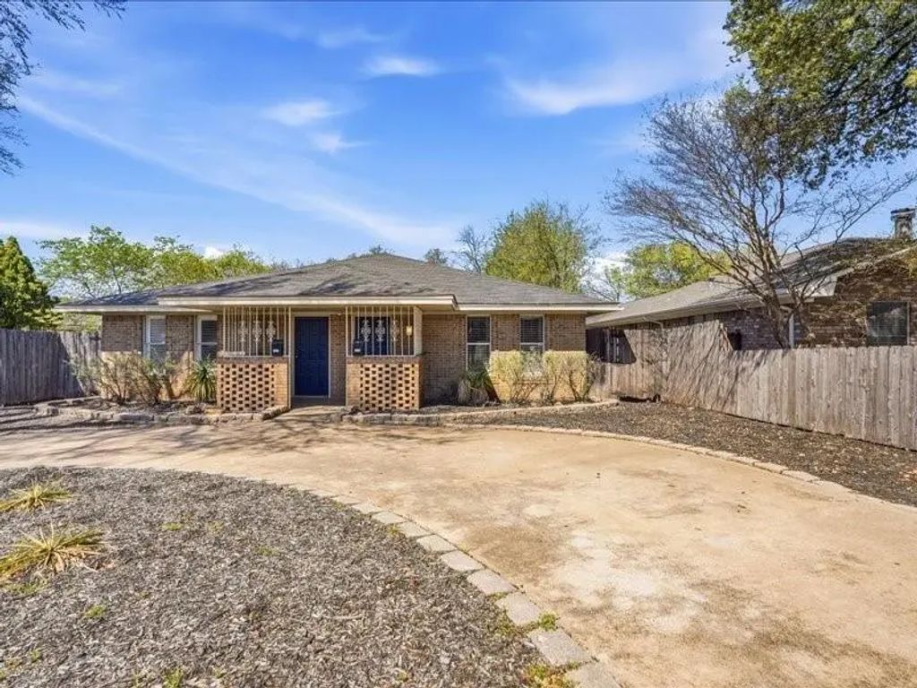 2529 W 12th Street, Dallas