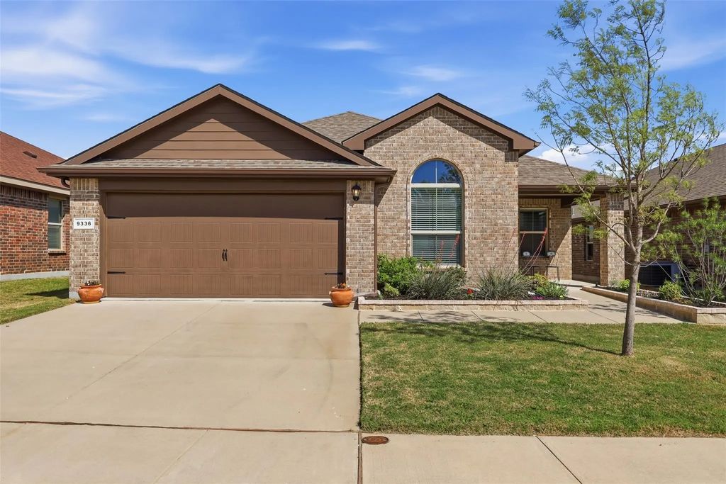 9336 Castorian Drive, Fort Worth