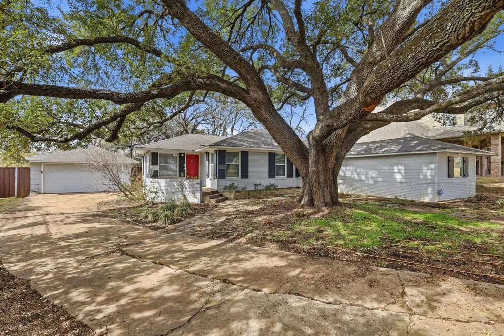 9403 Thornberry Lane, Dallas