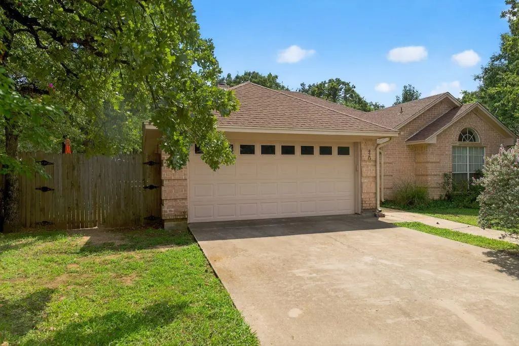 420 Meadowcrest Drive, Azle
