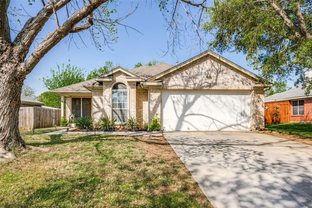 745 Winding Oak, Lake Dallas