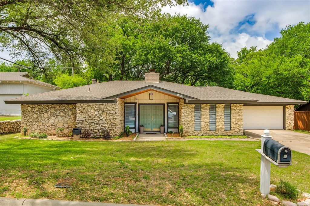 1209 Wade Drive, Bedford
